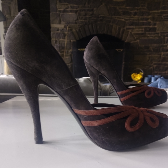 Roger Vivier suede heels 8.5 - Picture 2 of 6